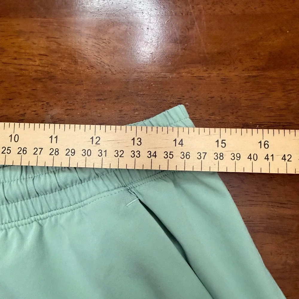 Lululemon Lined Running Shorts Men Medium Mint Green Athletic 6 In